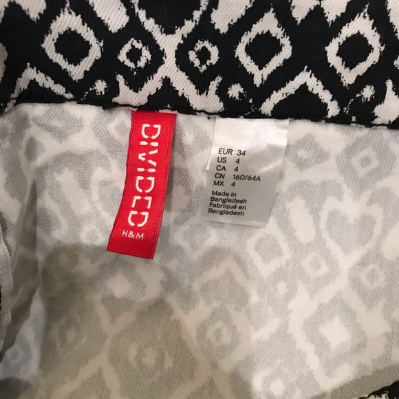 Divided black & white mini skirt. Worn once! - Picture 4 of 6